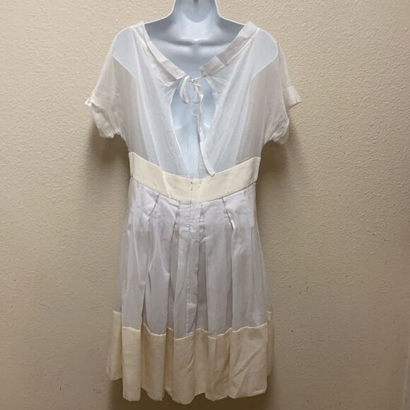 Amelia Toro White and Cream Dress Size 10 - Picture 6 of 7